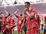 雷火电竞简介-拜仁逆转利物浦，萨拉赫扛起全队