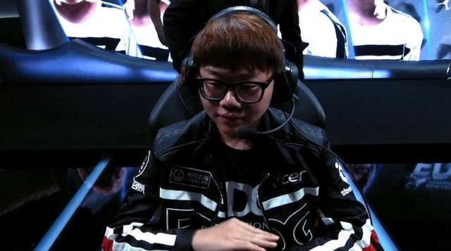 LGD绝杀CLG,Deft团战一打五2025世界赛2:0(柏林) LGD绝杀CLG,Deft团战一打五2025世界赛2:0(柏林)