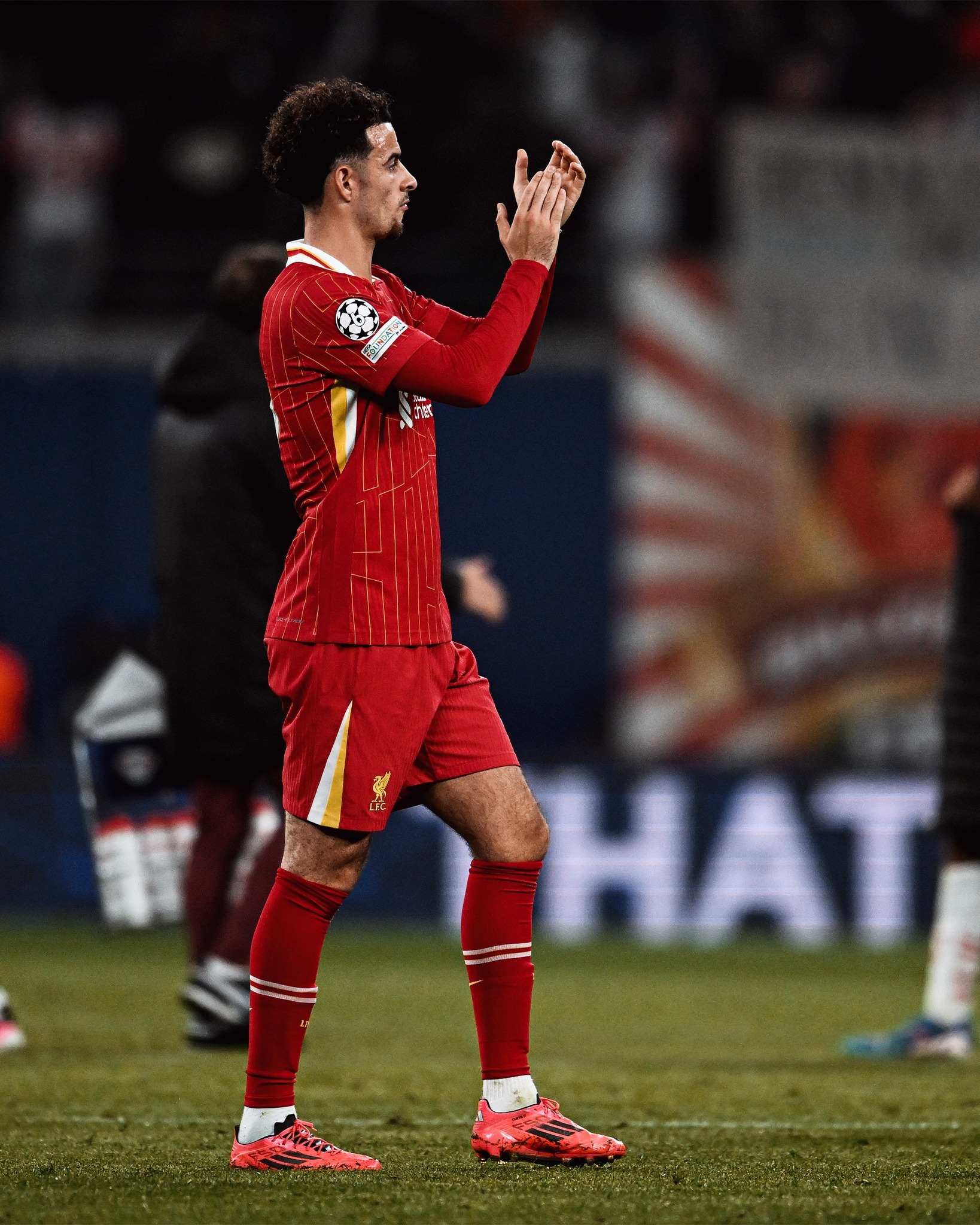 利物浦发起猛烈进攻,最终获胜 利物浦发起猛烈进攻,最终获胜